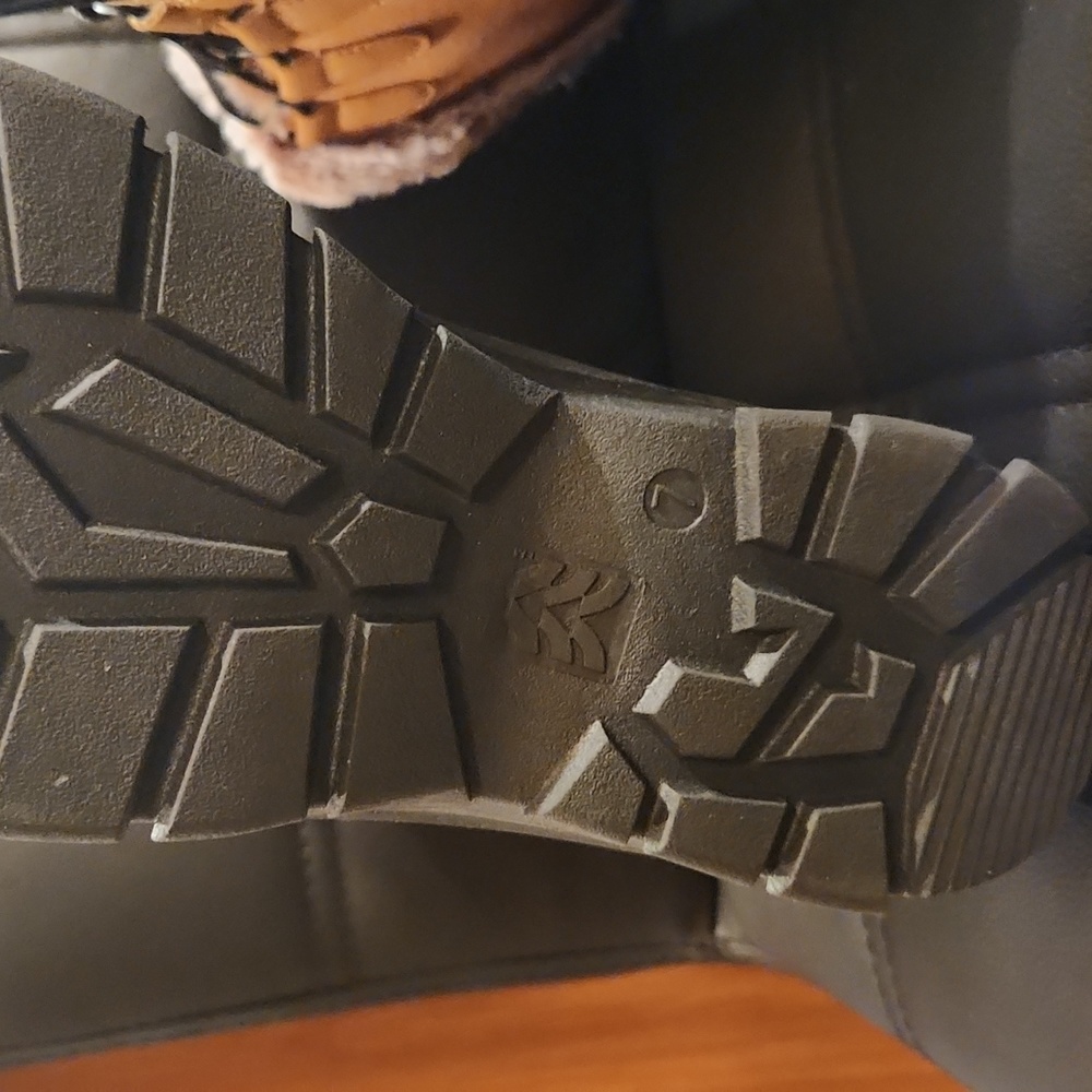 (NWOT) Women All IN MOTION Winter boots - Picture 6 of 9